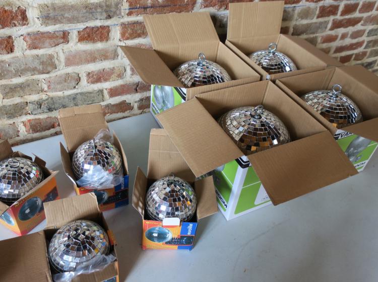 Boules à facette fraîchement livrées