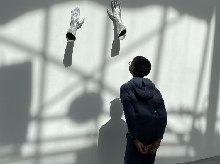 Photo personnelle prise au Palais de Tokyo dans l'exposition "Signal" de Mohamed Bourouissa (17 mai 2024)