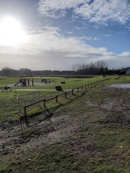 Vue de l'espace de jeu de Gy-en-Sologne, fin de matinée