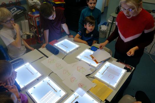 animation table lumineuse workshop atelier enfants