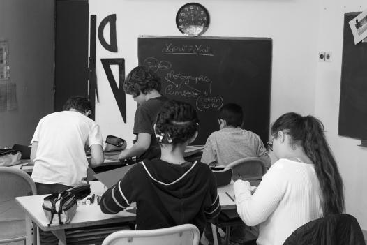 Les élèves découpent, collent, interprètent en binôme