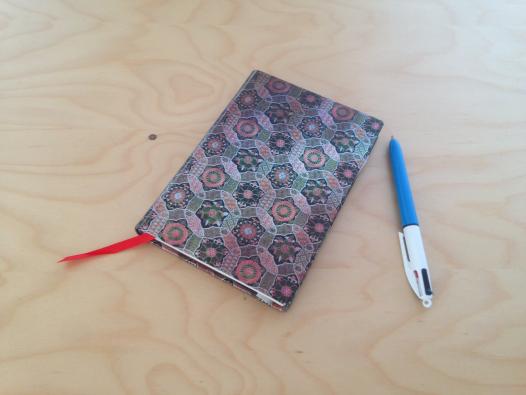 Mon carnet des monstres et un stylo