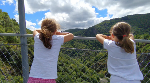Danser sur la passerelle