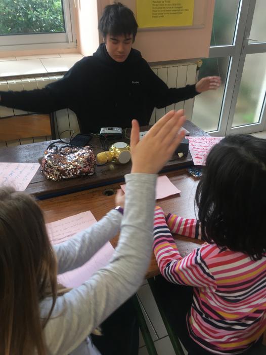 Tal Yaron et les élèves