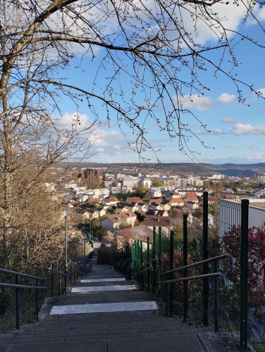 Vue depuis le chemin du point du jour sur la ville de Besançon