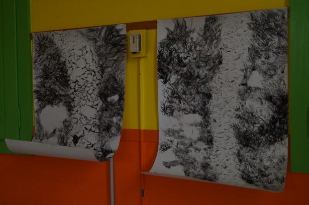 "et d'abord on va les mettre où tes montagnes ?- dans la bibliothèque."