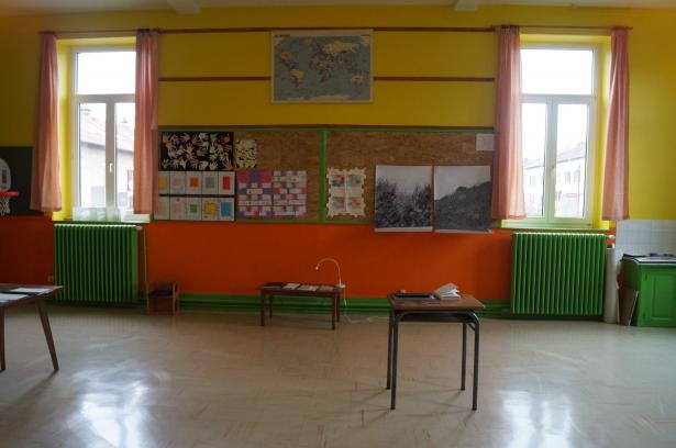 "et d'abord on va les mettre où tes montagnes ?- dans la bibliothèque."