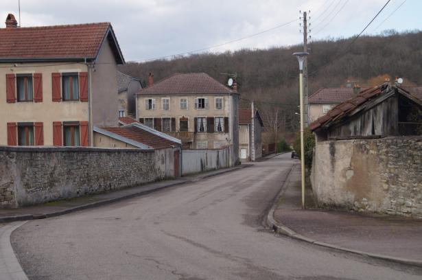 "et d'abord on va les mettre où tes montagnes ?- dans la bibliothèque."