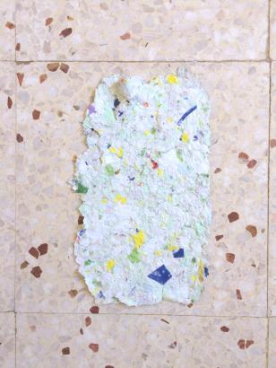 Papier recyclé, fabriqué par un enfant