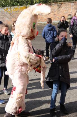 Lundi 12 Mars... Première rencontre en cour de récréation...!
