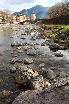 3. Installation sur la rivière : les mots des pierres émergentes