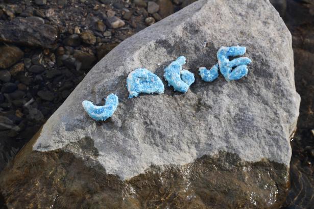 3. Installation sur la rivière : les mots des pierres émergentes