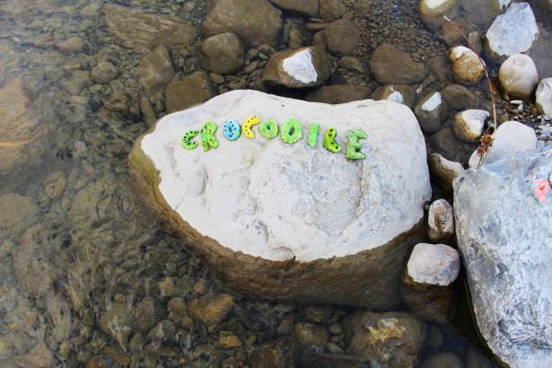 3. Installation sur la rivière : les mots des pierres émergentes