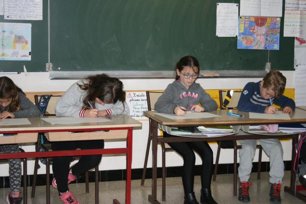 Des cadavres exquis... c'est un dessin collectif ?
