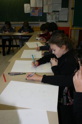 Des cadavres exquis... c'est un dessin collectif ?