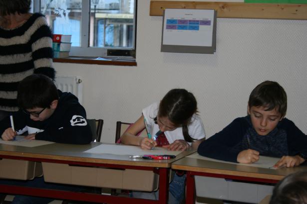 Des cadavres exquis... c'est un dessin collectif ?