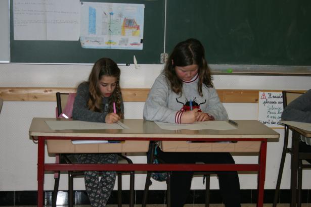 Des cadavres exquis... c'est un dessin collectif ?