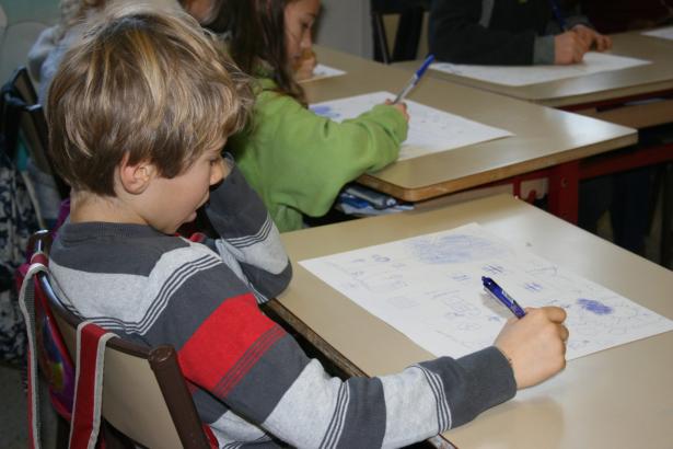 Des cadavres exquis... c'est un dessin collectif ?