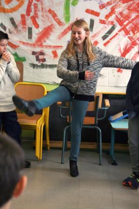Exercices de théâtre. Travailler l'aisance au plateau, le geste, l'expression par le corps, l'observation et l'imitation.