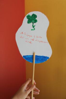 LES ÉCRANS À MAIN