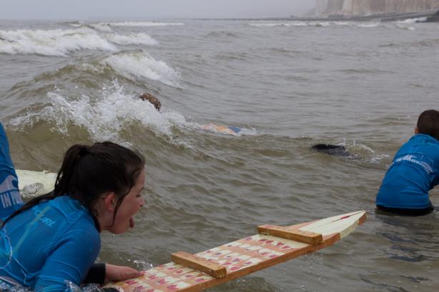 Test des objets de glisse dans les vagues de Pourville