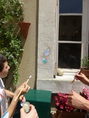 ça y est, on colle dans les rues de Lagrasse