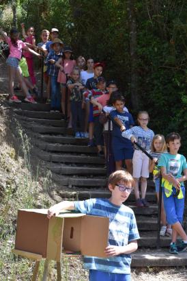 "Gare à ceux qui ne connaissent pas la légende de l’escalier qui fait danser au milieu du chemin."