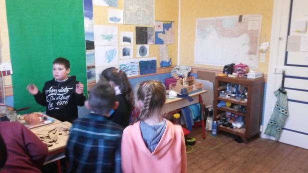 Les CM à la découverte de l'atelier de "l'artiste"