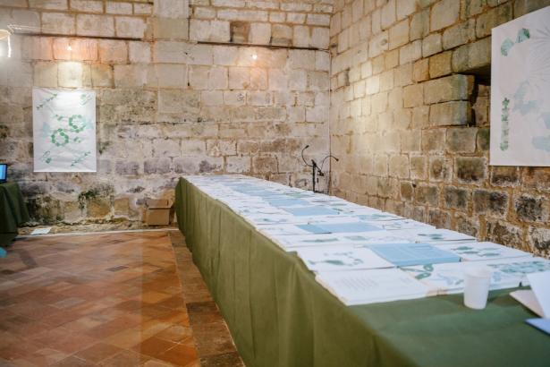 Détails du livre à composer soi-même. Photographies © Anton Yourtchouk.