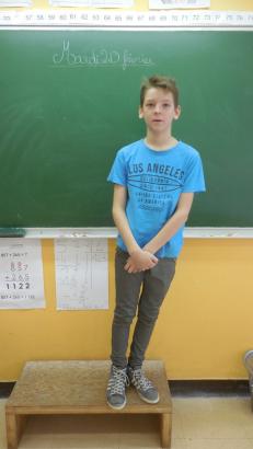 Qui porte du bleu ?