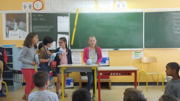 Réveil et défilé de marionnettes CM