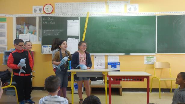 Réveil et défilé de marionnettes CM