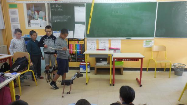 Réveil et défilé de marionnettes CM