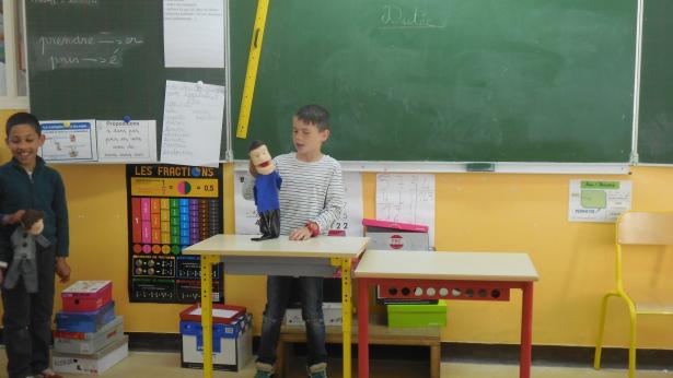 Réveil et défilé de marionnettes CM