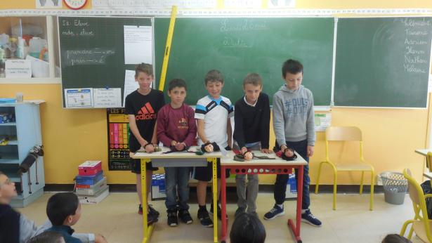Réveil et défilé de marionnettes CM
