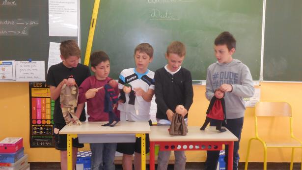Réveil et défilé de marionnettes CM