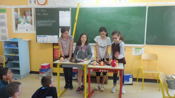 Réveil et défilé de marionnettes CM