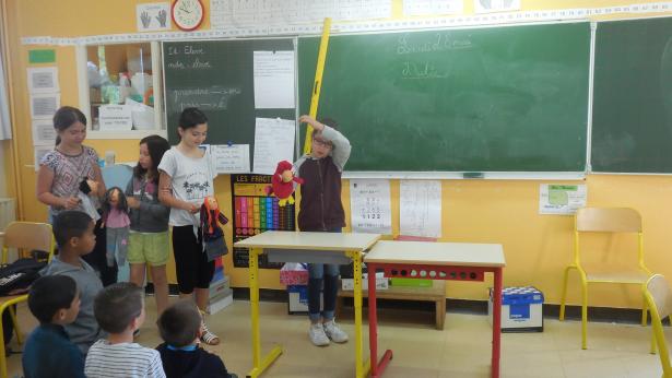 Réveil et défilé de marionnettes CM