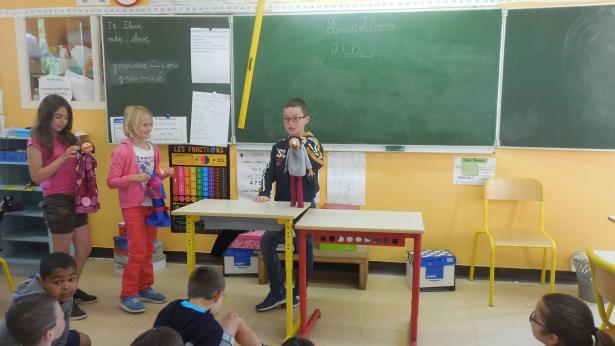 Réveil et défilé de marionnettes CM