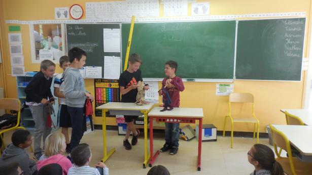 Réveil et défilé de marionnettes CM