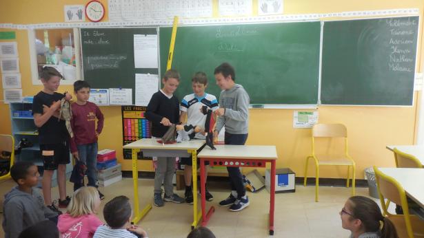 Réveil et défilé de marionnettes CM