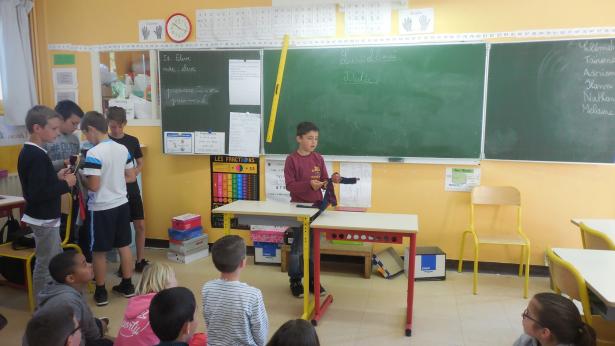 Réveil et défilé de marionnettes CM