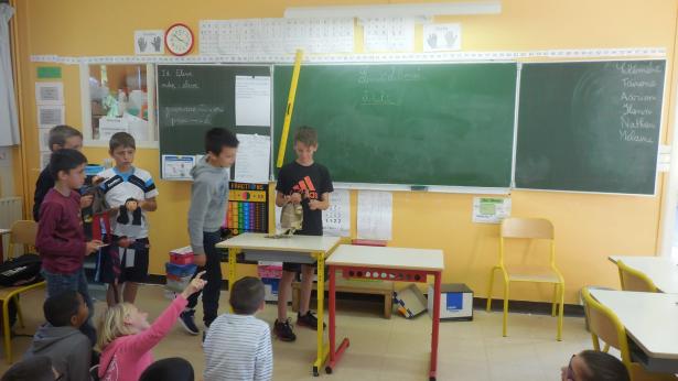 Réveil et défilé de marionnettes CM