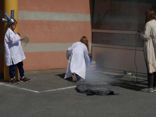 Les petits chercheurs mal léchés expérimentent la fumée
