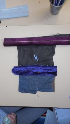 Les vêtements de marionnettes en cours...