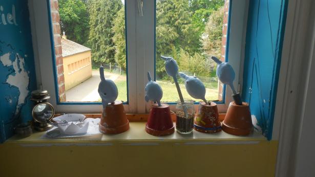 Marionnettes en cours de modelage - séchage