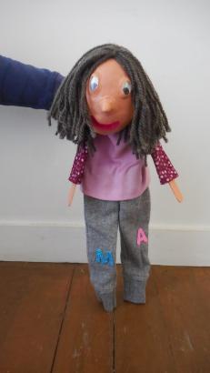 Marionnettes en cours de finition