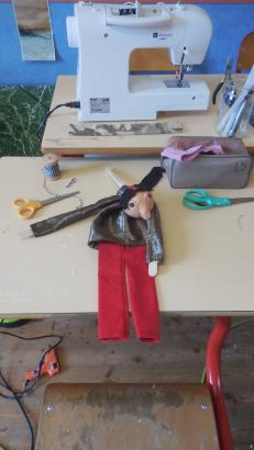 Marionnettes en construction #6 – Un nouvel ami
