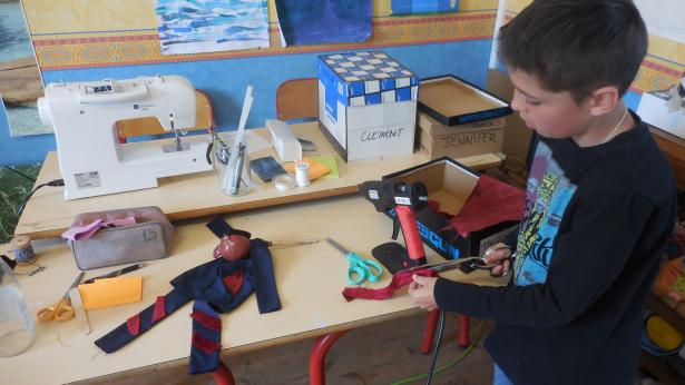 Marionnettes en construction #6 – Un nouvel ami