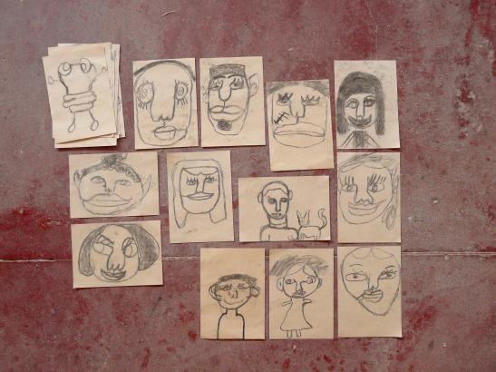 Dessins réalisés en une seule ligne de fusain